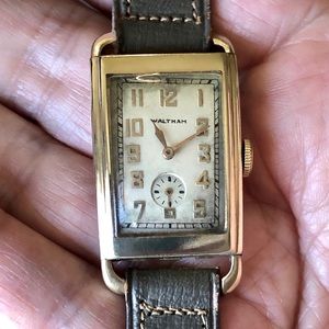 Vintage 40s Mens WALTHAM USA Curved Case Fancy Lug